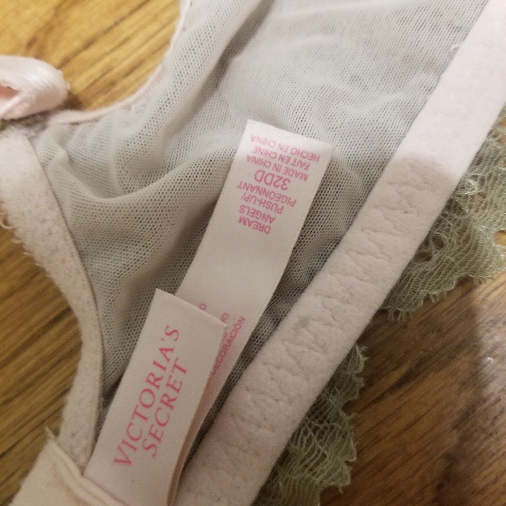 Victoria's Secret pushup bra - Picture 8 of 8